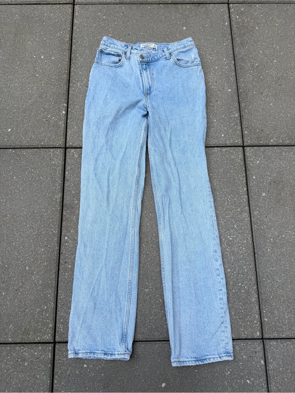 Abercrombie 90s Straight Ultra High Rise Jeans 27 4 Long Light Wash